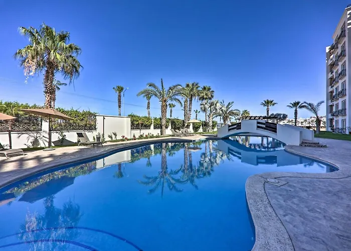 Modern Condo With Jetted Tub, Balcony And Ocean View!