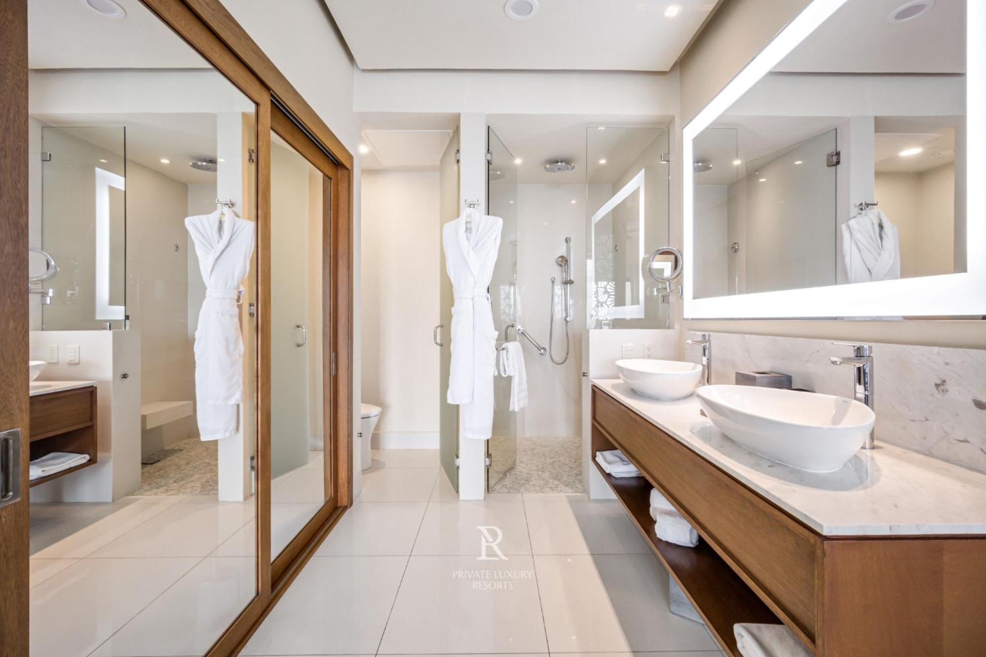 Resort Three Bdr Ocean Front Lockoff - La Valencia *