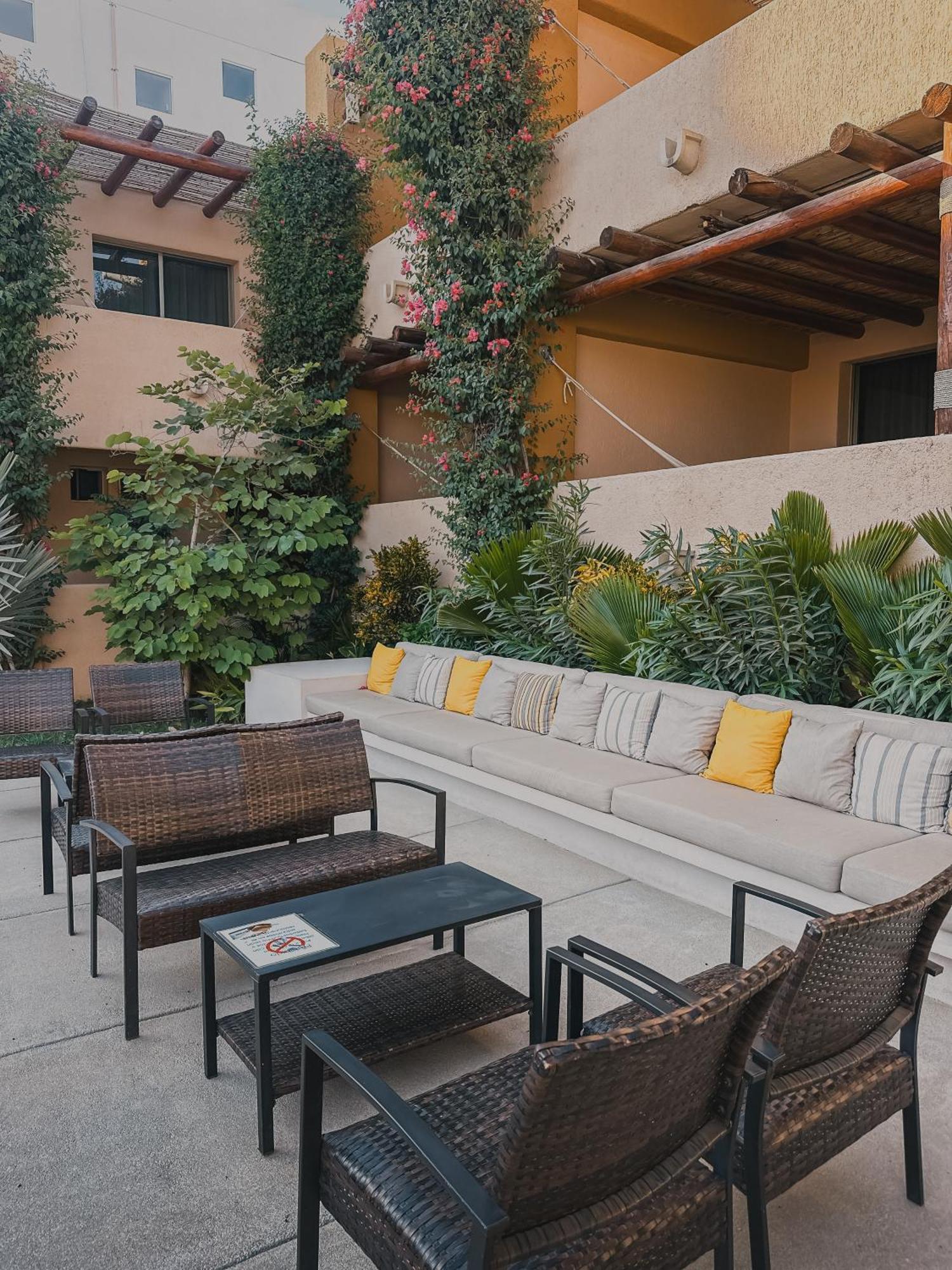 Patios Hotel 4*