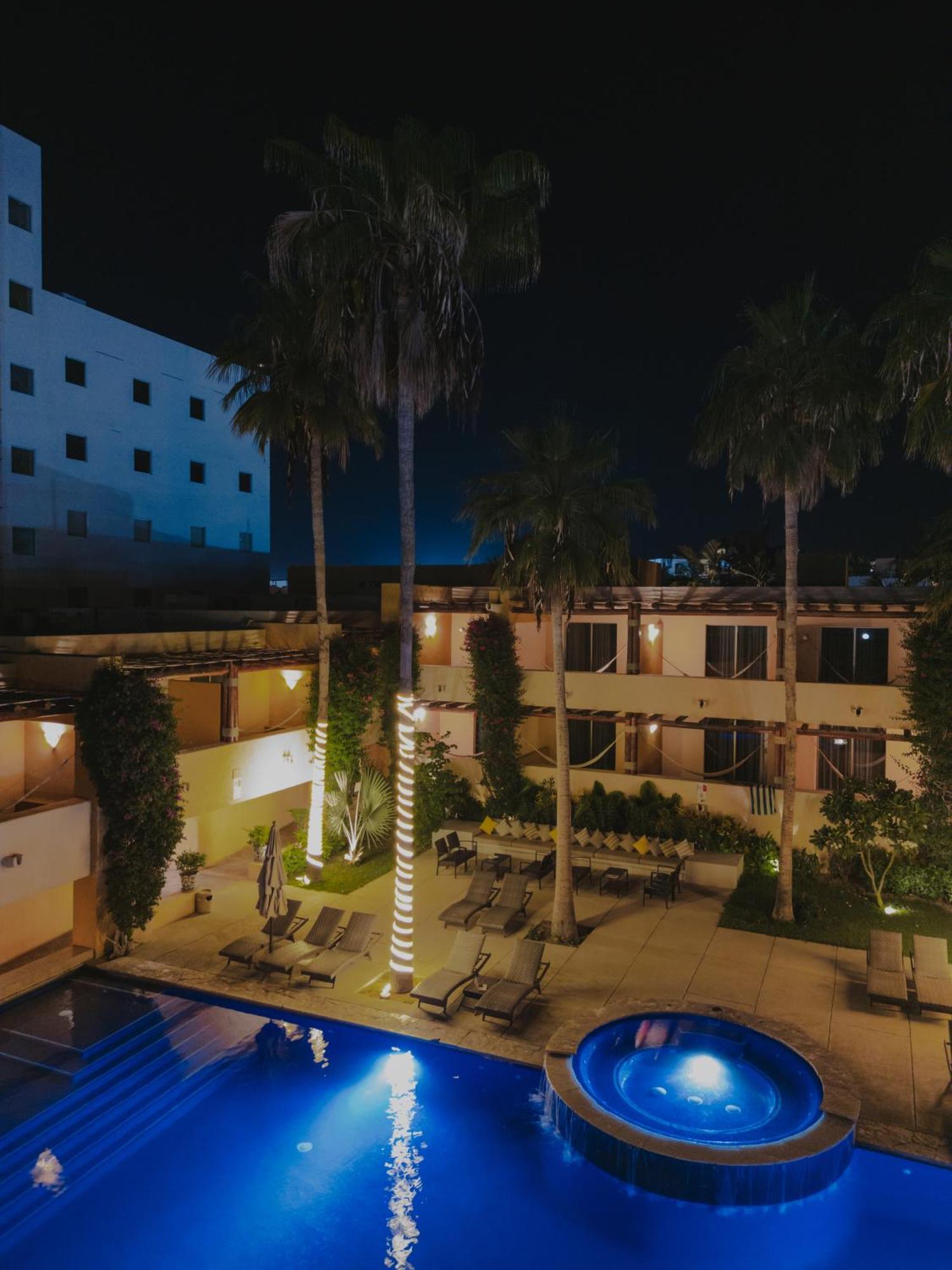 Patios Hotel 4*