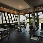 Sunrock Hotel & Suites