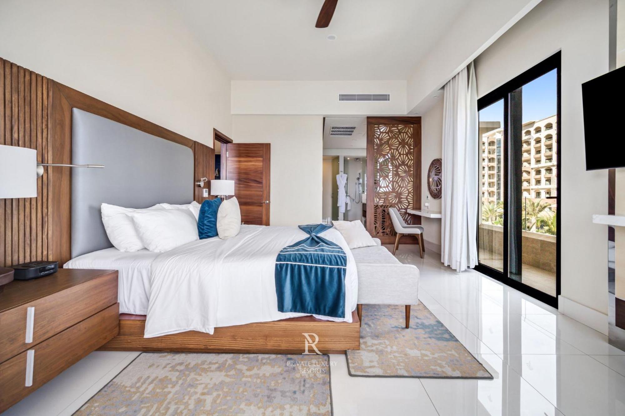 Three Bdr Ocean Front Lockoff - La Valencia Resort