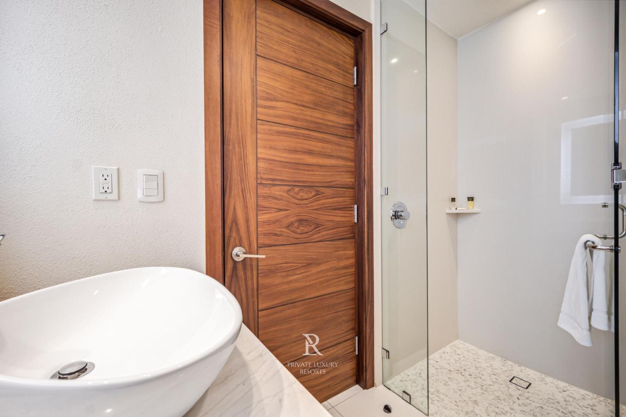 Resort Three Bdr Ocean Front Lockoff - La Valencia