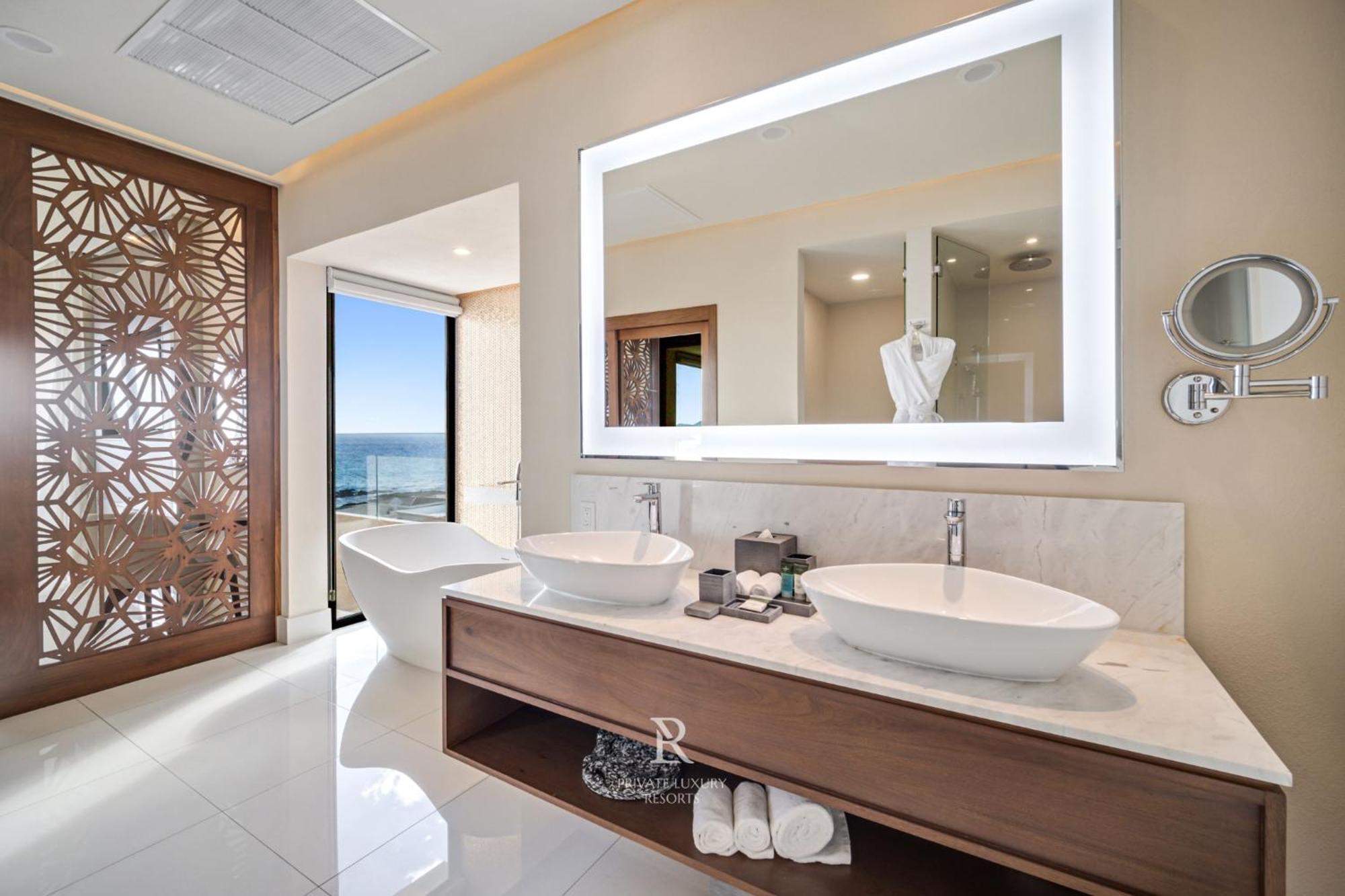 Resort Three Bdr Ocean Front Lockoff - La Valencia *