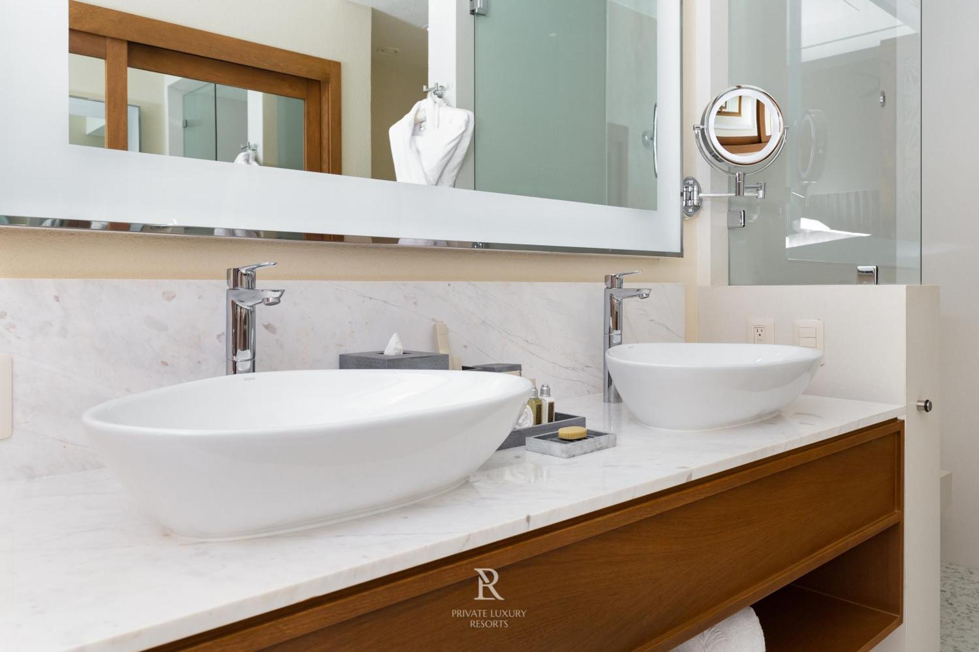 Two Bedroom Ocean View - La Valencia * Cabo San Lucas