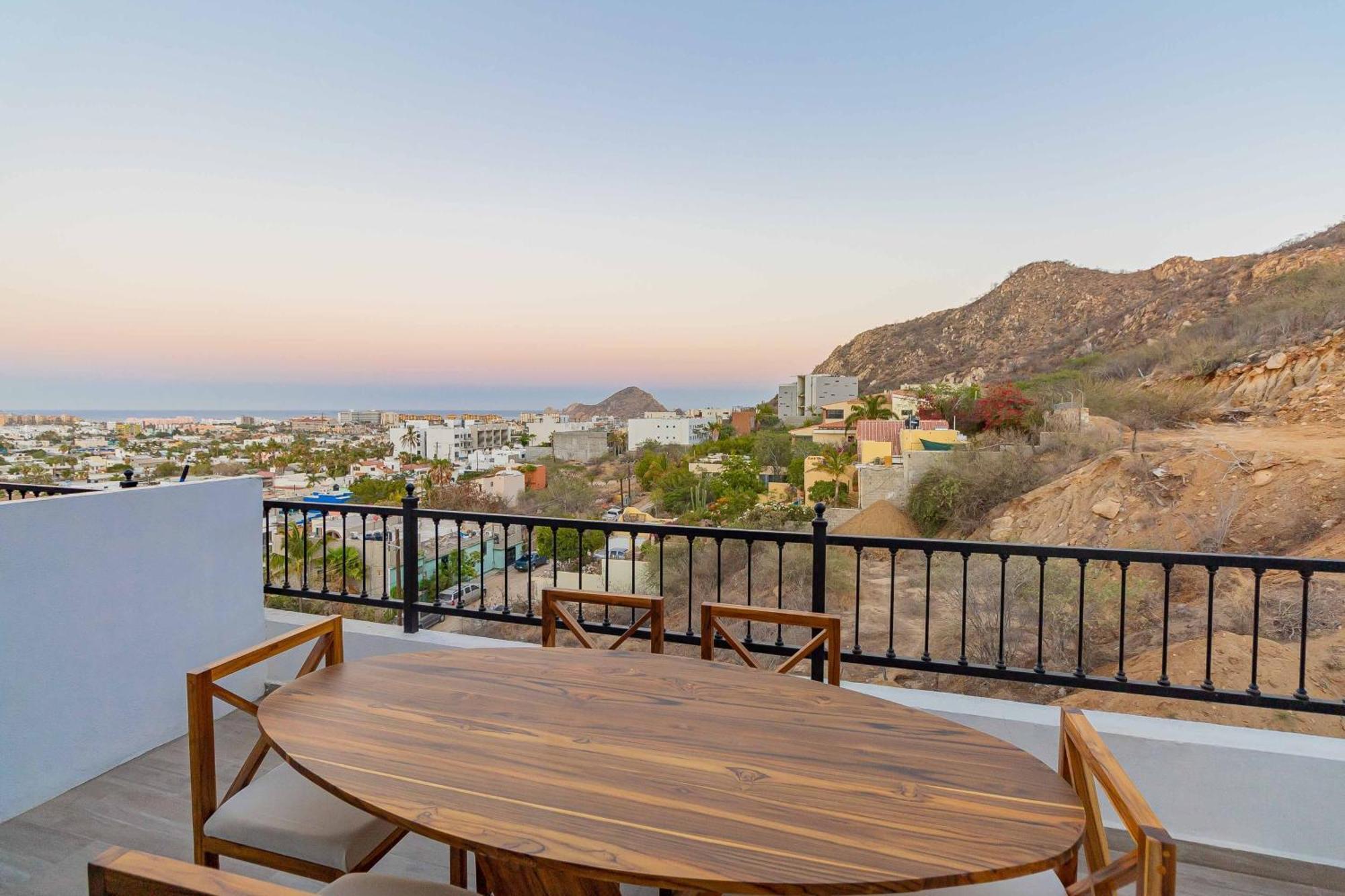 Collection O Morgan Center, Cabos Hotel