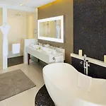Stylish Cabo Studio - Balcony - Spa-Like Bath
